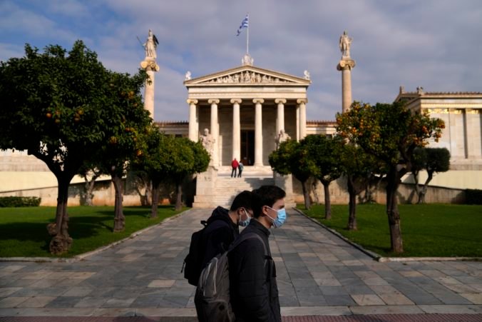 Gréci sprísňujú opatrenia, na pracovisku budú povinné rúška a upravia sa otváracie hodiny