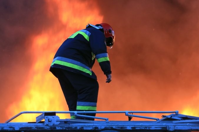Požiar v domove dôchodcov v dedine Rojak si vyžiadal deväť obetí