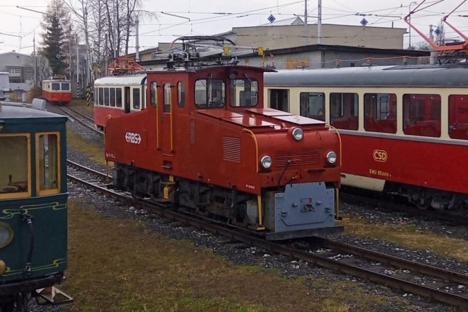 Do Tatier dorazil zo Švajčiarska historický elektrický rušeň Yeti, nadšenci mu chcú vdýchnuť nový život