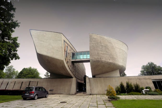 Múzeum SNP prejde pod ministerstvo obrany, podľa Laššákovej sa z neho stane len sklad zbraní