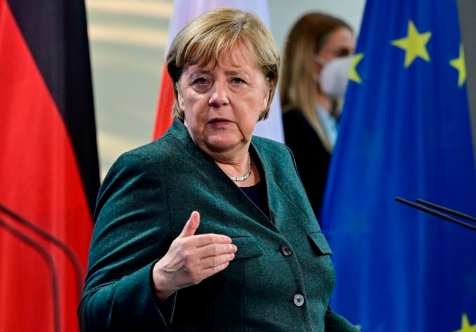 Merkelová vyzvala na sprísnenie protipandemických opatrení a obmedzenia sociálnych kontaktov