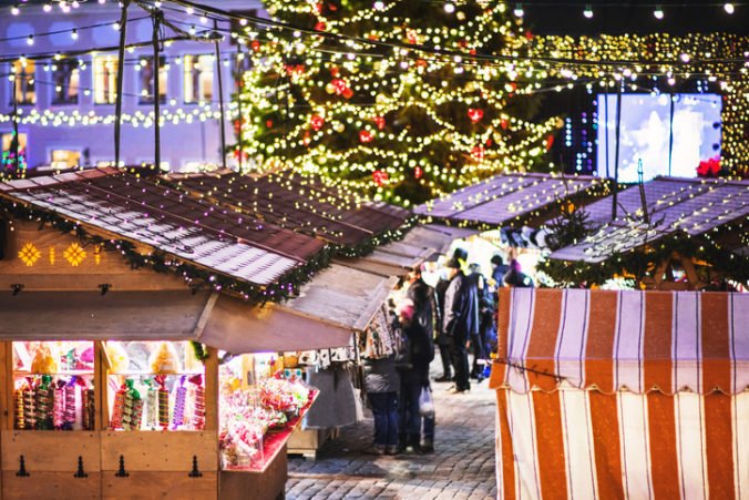 Banská Bystrica bude už druhý rok bez vianočných trhov, mesto chce atmosféru navodiť aspoň výzdobou