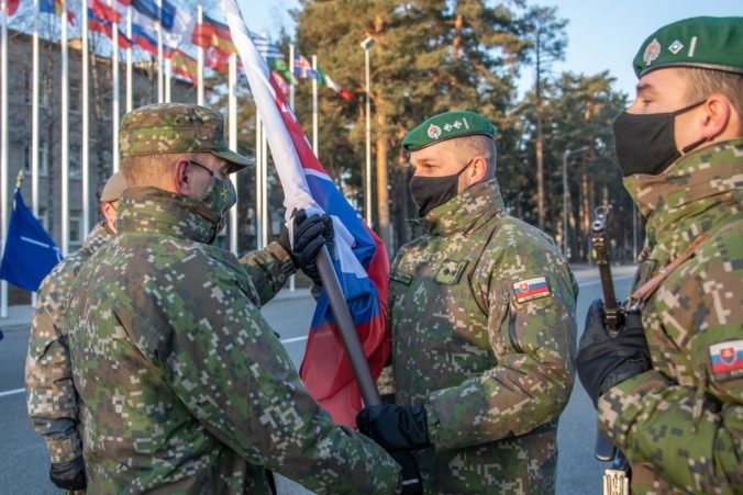 Záujem slovenských vojakov o očkovanie proti COVID-19 stúpol, zaočkovaných ich je zhruba 60 percent