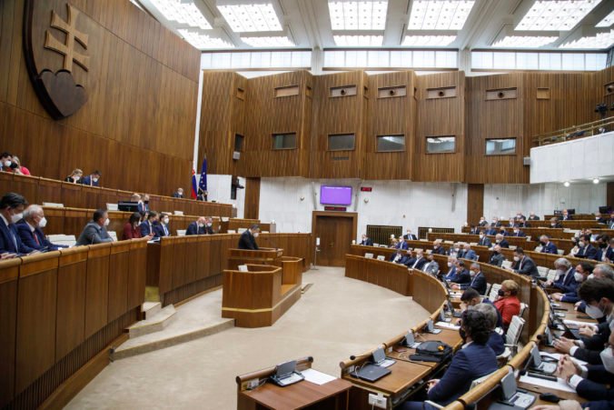 Parlament prerokuje v zrýchlenom režime predĺženie poskytovania pomoci cestovnému ruchu o jeden rok