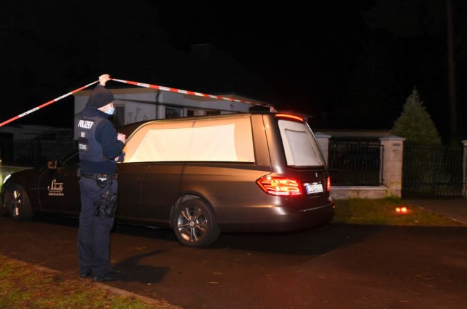 V dome neďaleko Berlína našli niekoľko mŕtvych vrátane troch detí, najmladšie malo len štyri roky