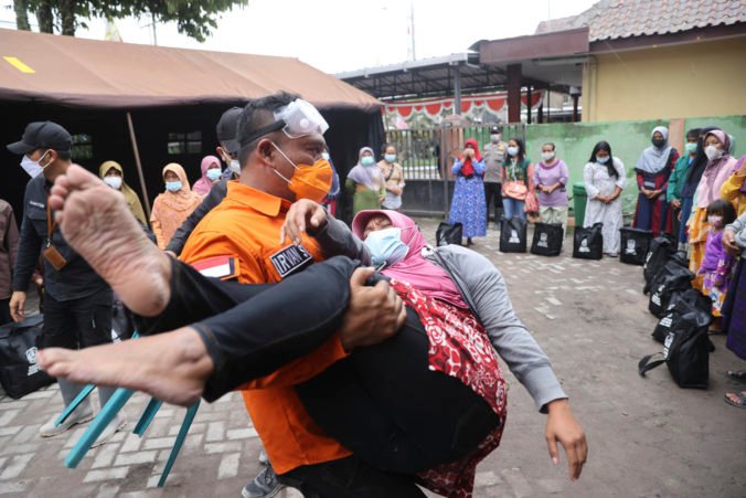 V Indonézii náhle vybuchla sopka Semeru, nešťastie neprežilo najmenej 13 ľudí