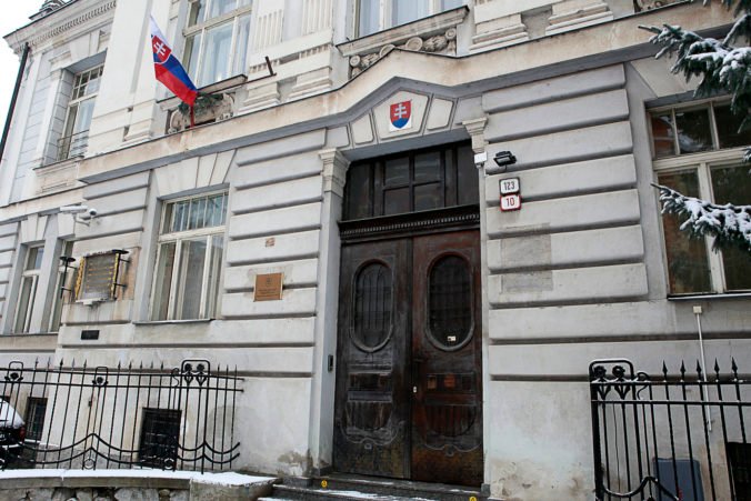 Dve obvinené zamestnankyne úradu práce v Pezinku vzal súd do väzby