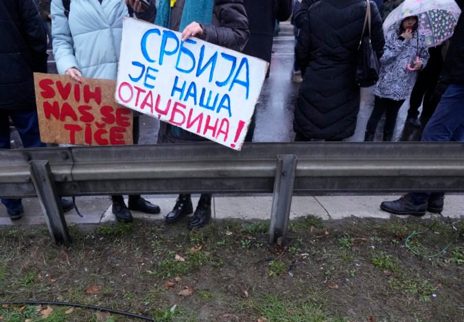 Protesty proti ťažbe lítia v Srbsku pokračujú, demonštranti zablokovali cesty po tretí raz