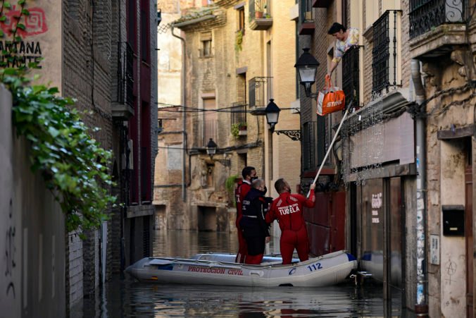 Rozvodové rieky v Španielsku sa vyliali z korýt a zaplavili ulice, zomrela jedna osoba