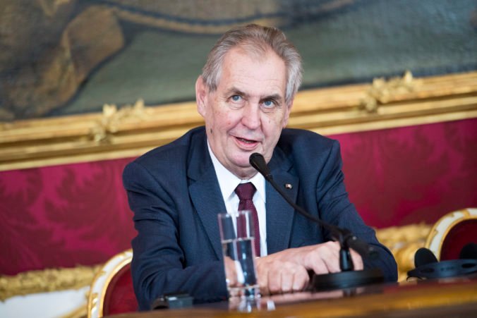 Zeman ustúpil a vymenuje celú Fialovu vládu vrátane Lipavského, gesto prekvapilo aj Babiša