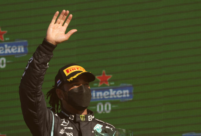 Hamilton už v F1 pretekať nebude a splní si svoj ďalší sen, prognózuje Ecclestone