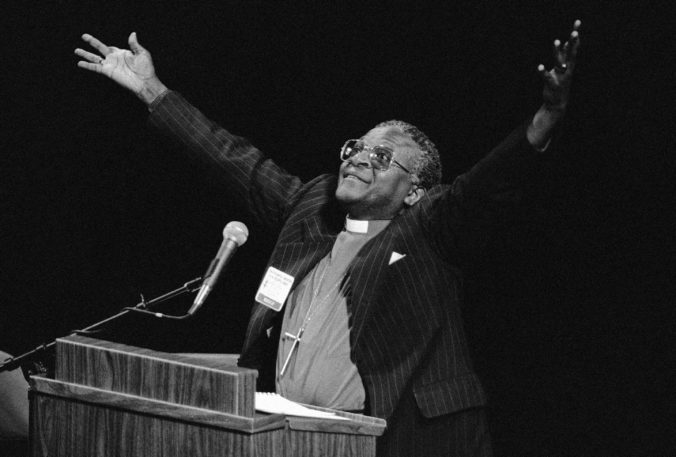 Zomrel juhoafrický arcibiskup Desmond Tutu, ktorý získal Nobelovu cenu mieru za boj proti apartheidu