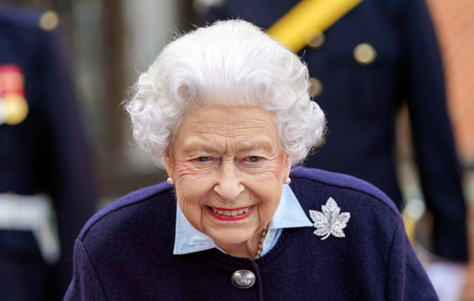 Mladík s kušou vnikol na Štedrý deň do areálu zámku Windsor. Chcel zavraždiť britskú kráľovnú?
