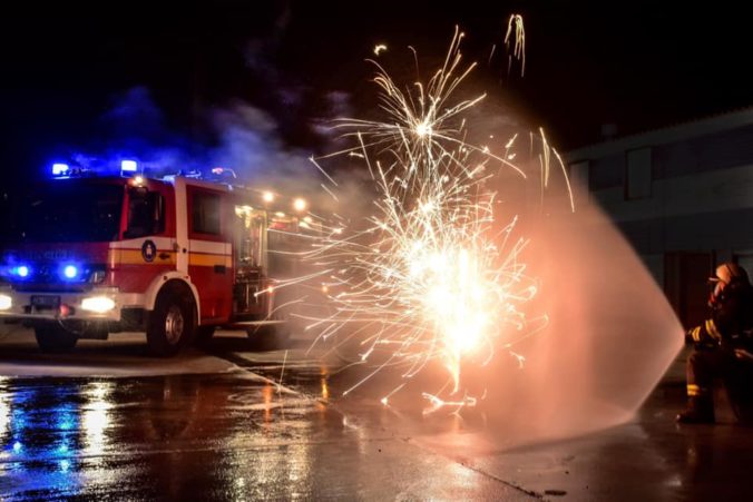 Hasiči zasahovali počas Silvestrovskej noci až 126-krát, takmer polovicu požiarov zavinila pyrotechnika