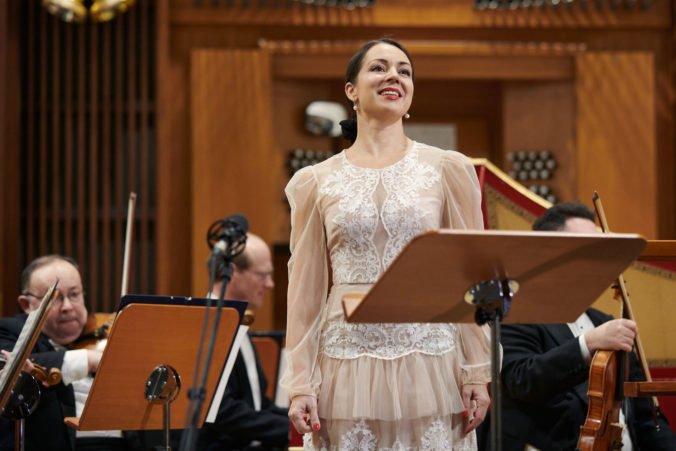 Štátna filharmónia Košice chystá online Novoročný koncert, spievať bude aj operná diva Adriana Kučerová Štátna filharmónia Košice chystá online Novoročný koncert, spievať bude aj operná diva Adriana Kučerová