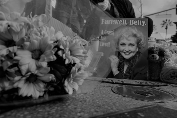 Zomrela slávna herečka a moderátorka Betty Whiteová, o pár dní by oslávila 100 rokov