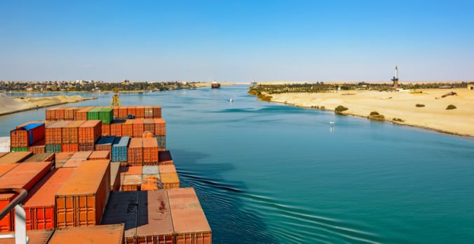 Suezský prieplav aj napriek blokáde vlani dosiahol najvyššie tržby vo svojej histórii