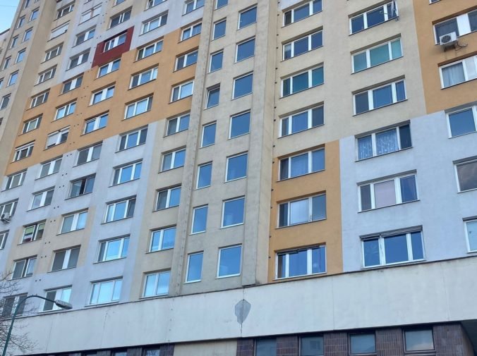 Bratislavou otriasla tragédia, zomrel mladík po skoku zo siedmeho poschodia