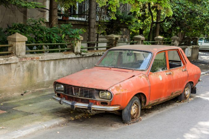 Minulý rok zmizlo z ulíc bratislavského Nového Mesta takmer 150 autovrakov, mestská časť má novinku