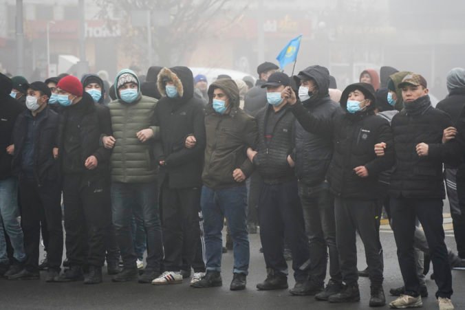 Po násilných demonštráciách platí v niektorých častiach Kazachstanu výnimočný stav (video)