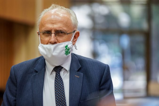 Exminister Mičovský ohlásil odchod aj z vládneho klubu OĽaNO, k dôvodom sa ešte stále nevyjadril