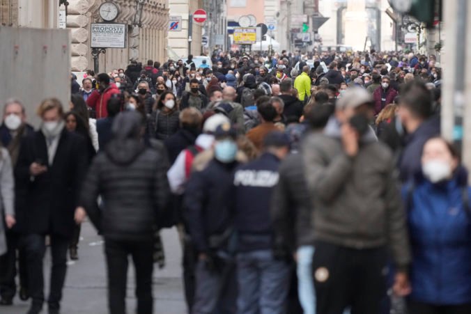 Taliansko zavedie sprísnené opatrenia pre nezaočkovaných, ľudia môžu dostať pokuty