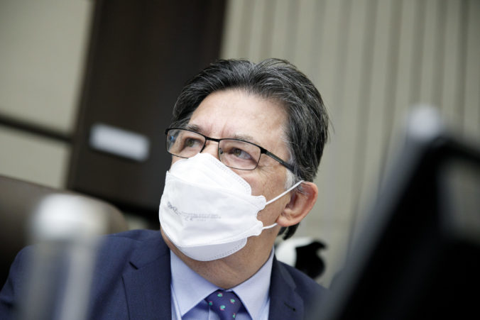 Boj s pandémiou si vyžaduje náklady, uviedol po rokovaní vlády Budaj