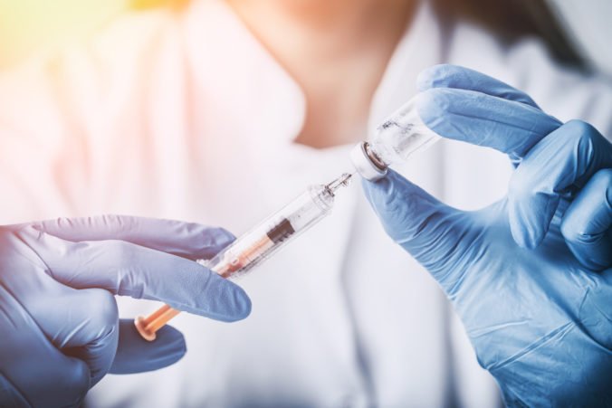 Talianska zdravotná sestra skončila v rukách polície, sfalšovala očkovania proti koronavírusu