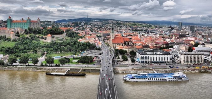 Kvalita ovzdušia v Bratislave klesla na alarmujúcu úroveň. Ak nemusíte, vonku sa radšej nezdržiavajte
