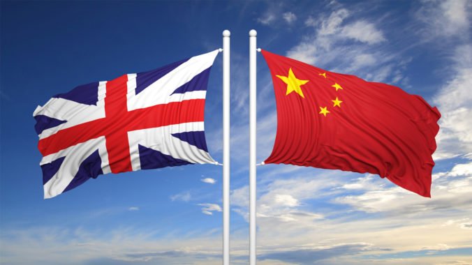 Čína odmieta tvrdenia MI5 o zasahovaní do politiky Veľkej Británie, vraj sú príliš posadnutí bondovkami