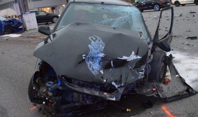 Vodič Citroënu nedal v Malackách prednosť druhému autu a spôsobil nehodu, javil známky požitia drog (foto)