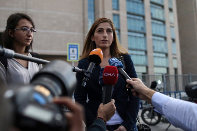 Nemeckú novinárku v Turecku zbavili obvinení z terorizmu, súdili ju niekoľko rokov