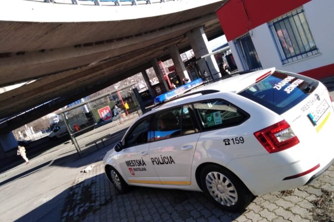 Bratislavská mestská polícia každý deň zachraňuje podchladených ľudí, privítala by však pomoc verejnosti