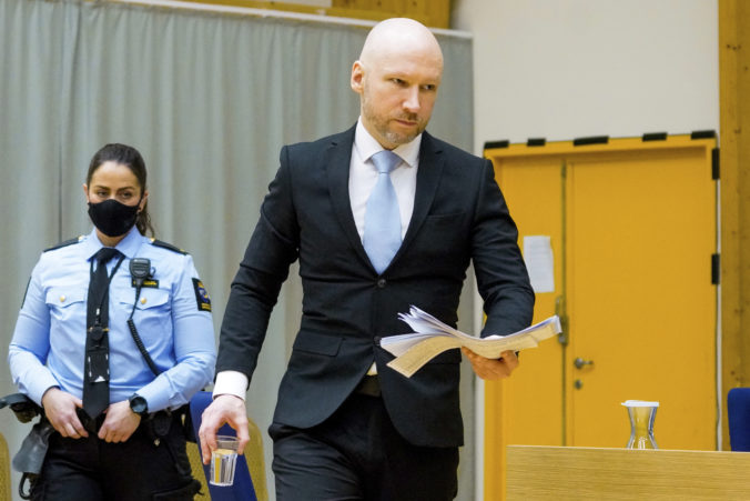 Breivik je stále veľmi nebezpečný človek, prokuratúra neodporúča jeho prepustenie