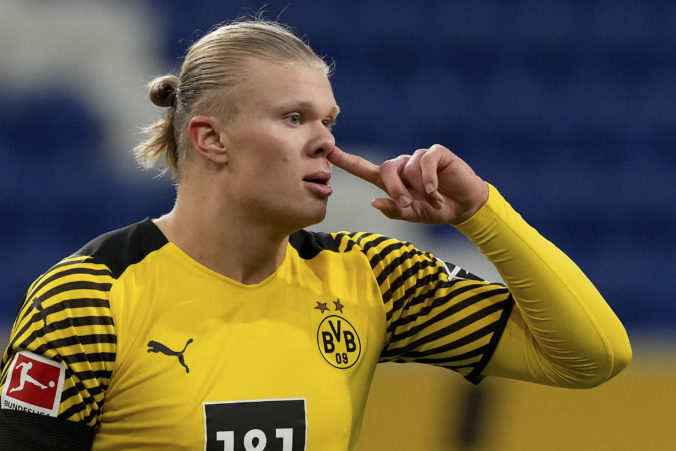 Hviezda Borussie Dortmund Erling Haaland má opäť svalové problémy, zápas s Hoffenheimom nedohral
