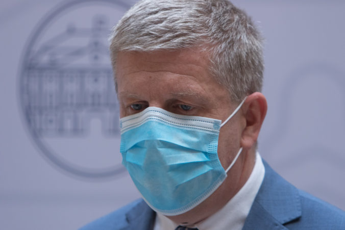 Minister Lengvarský zvolal krízový štáb, rieši nárast koronavírusového variantu omikron