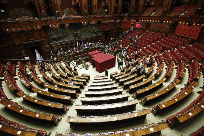 Taliansko nemá prezidenta ani po štvrtom kole hlasovania, najviac hlasov získal Mattarella
