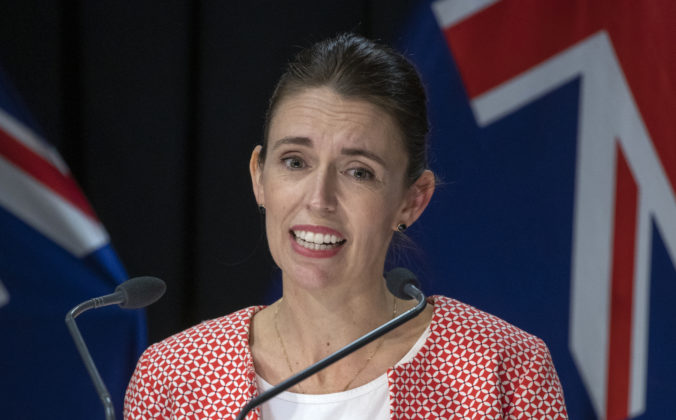 Novozélandská premiérka Ardernová bola v kontakte s nakazeným, ostáva v izolácii