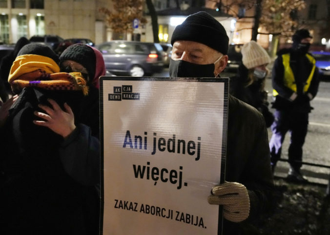 Poľská prokuratúra vyšetruje smrť tehotnej ženy, príbuzní ju pripisujú prísnemu interrupčnému zákonu