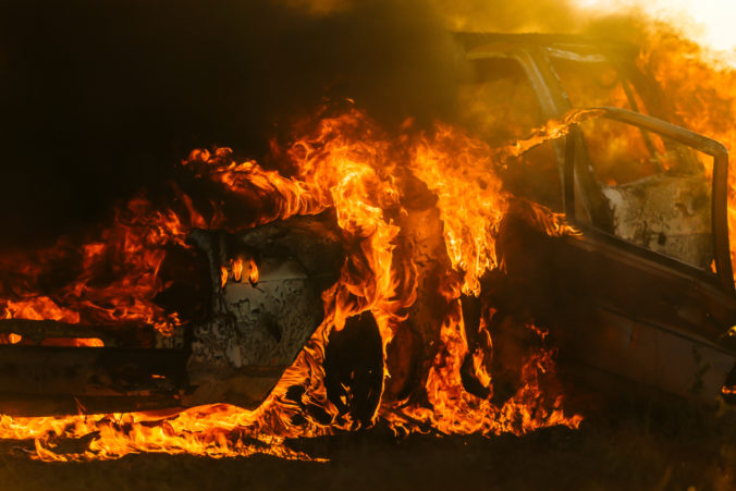 Košickí hasiči našli v zhorenom Forde Fiesta ľudské telo, príčina požiaru auta zatiaľ nie je známa