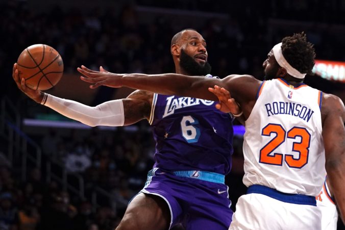 LeBron James sa do diania v NBA vrátil vo veľkom štýle a Lakers predviedli proti Knicks skvelý obrat