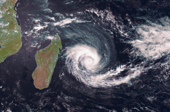 Madagaskar zasiahol silný cyklón Batsirai, nad oceánom dosahoval rýchlosť 235 kilometrov za hodinu