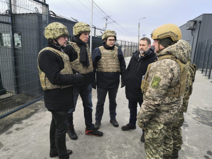 Korčok na návšteve na východe Ukrajiny odovzdal šek na 50-tisíc eur na pomoc