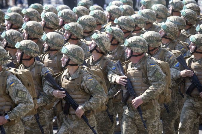 Únia a NATO by mali Ukrajine pomôcť, ak ju Rusko napadne, myslí si väčšina ľudí v európskych štátoch