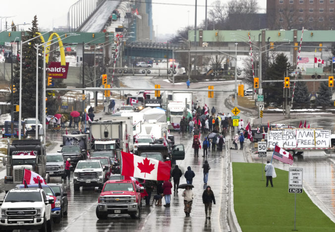 Kanadská provincia Ontário vyhlásila pre protesty proti pandemickým obmedzeniam výnimočný stav