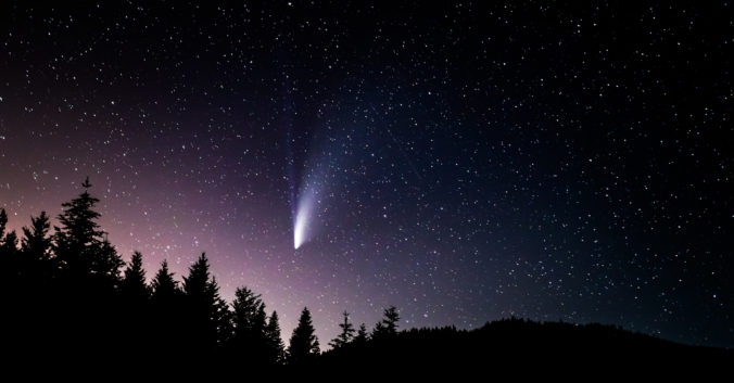 Nočnú oblohu vo februári zdobí kométa 19P/Borrelly, dá sa pozorovať aj s malým ďalekohľadom