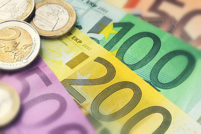 Na Slovensku sa od marca zavádza trvalý kurzarbeit, maximálna mesačná podpora na zamestnanca bude 1 359 eur