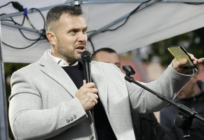 Poslanec Suja nemusí Benčíkovi zaplatiť 1000 eur za výrok o zavraždenom človeku na Ukrajine