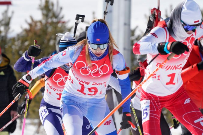Švédky získali zlato a Slovenky stiahli z trate na treťom úseku. Horváthová priznala, že na svetový biatlon nemá