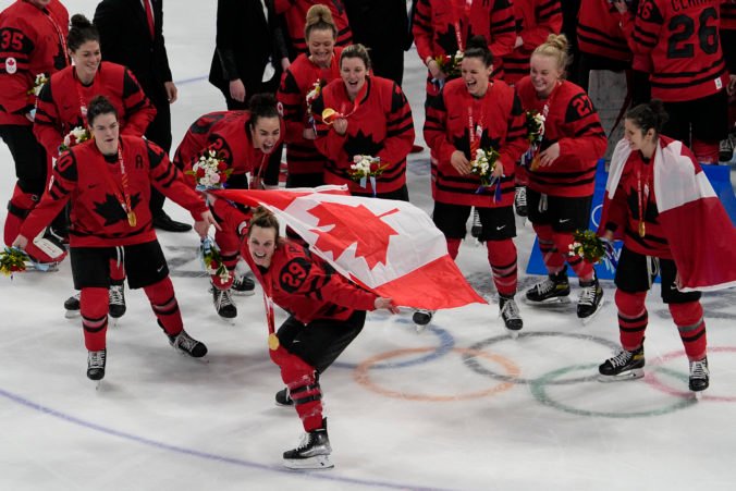 Kanaďanky na ZOH v Pekingu odplatili Američankám prehru a tešia sa z piateho zlata